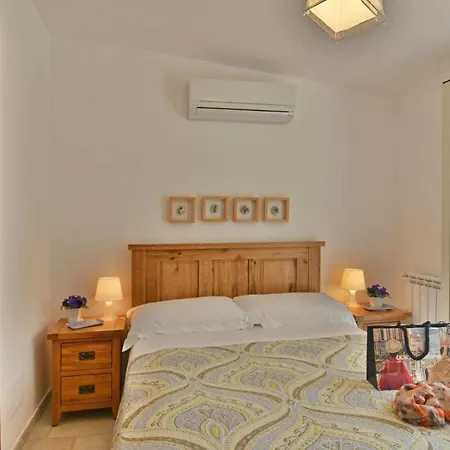 Mazzaforno Sleeps 8 Pool Wifi Villa *