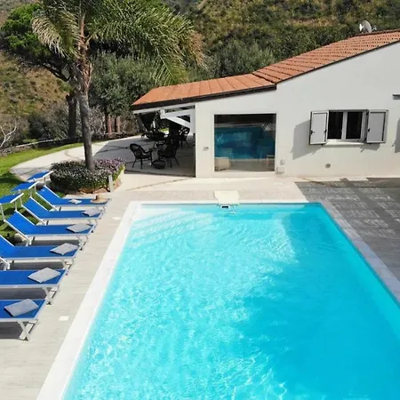 Mazzaforno Sleeps 8 Pool Wifi *